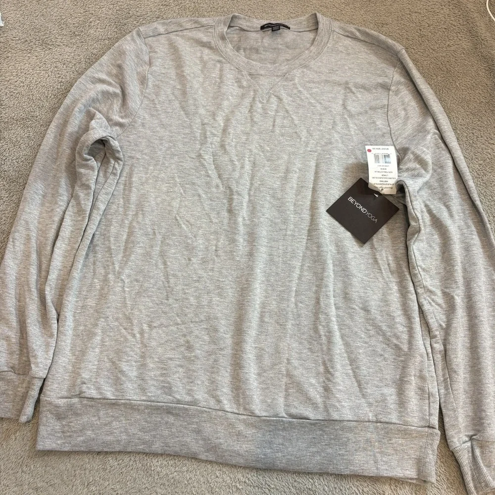 NWT Beyond Yoga Mens Medium Heather Gray Crewneck Sweatshirt Soft Lounge Comfort